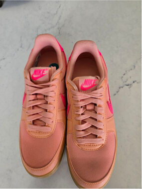 Women's Nike Field General Low Top FZ5593 Size 7.5 in Apricot Agate & Hyper Pink